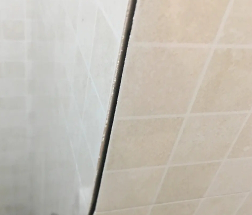 长武瓷砖空鼓维修公司分享阳台瓷砖脱落的修复过程可以分为以下几个步骤