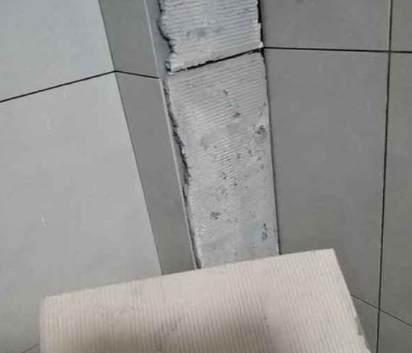 长武瓷砖空鼓维修公司分享下厨房瓷砖脱落的补救措施。